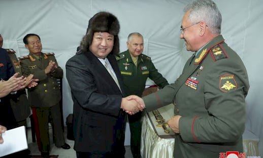 Kim Jong-un inspeciona armas com capacidade nuclear na Rússia